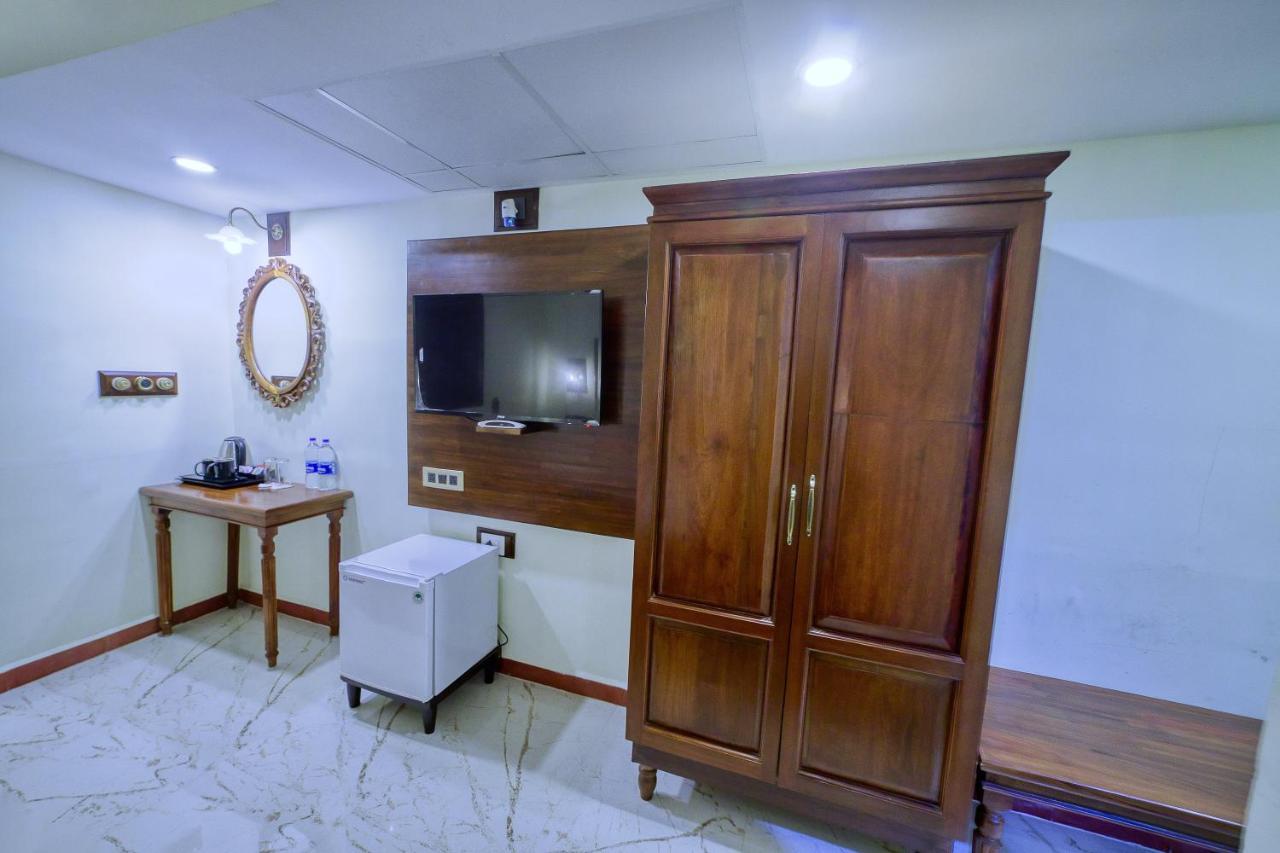 Hotel Windsor Castle Салем Екстериор снимка