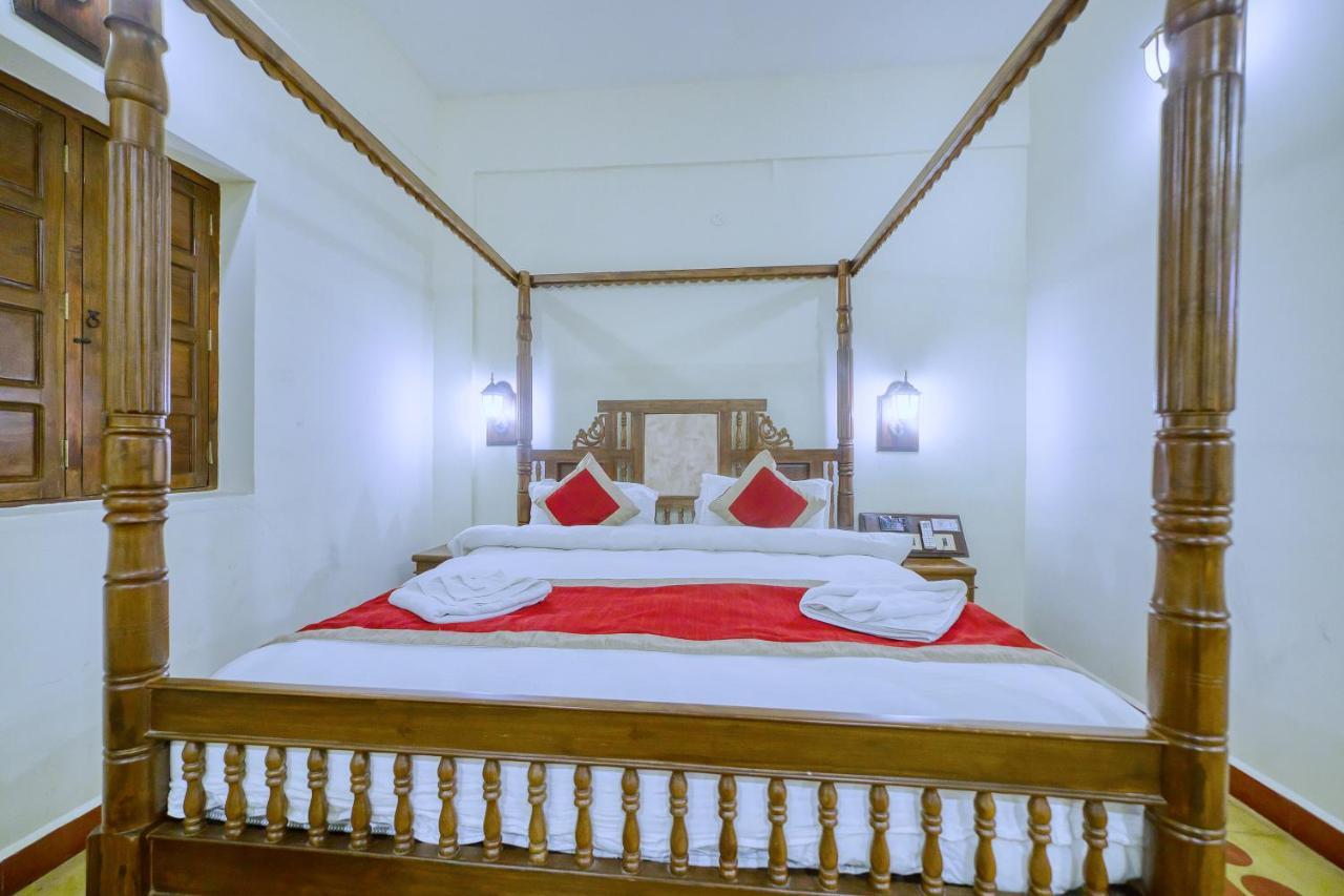 Hotel Windsor Castle Салем Екстериор снимка