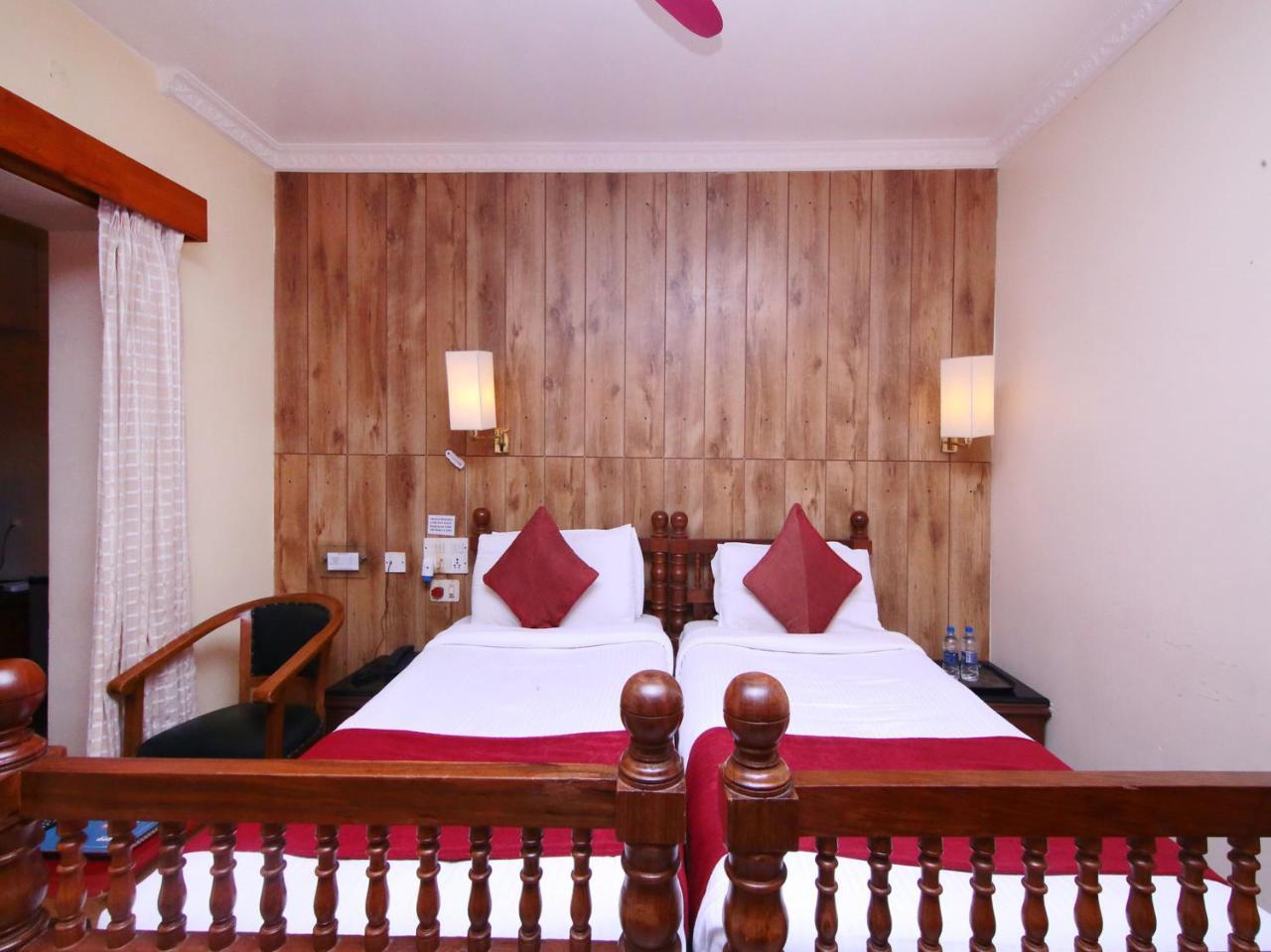 Hotel Windsor Castle Салем Екстериор снимка