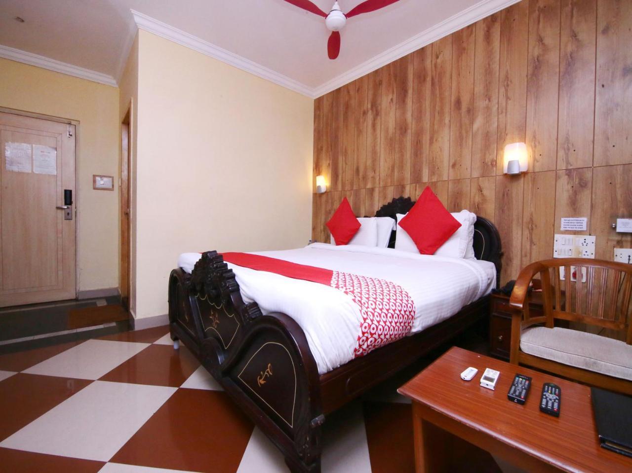 Hotel Windsor Castle Салем Екстериор снимка